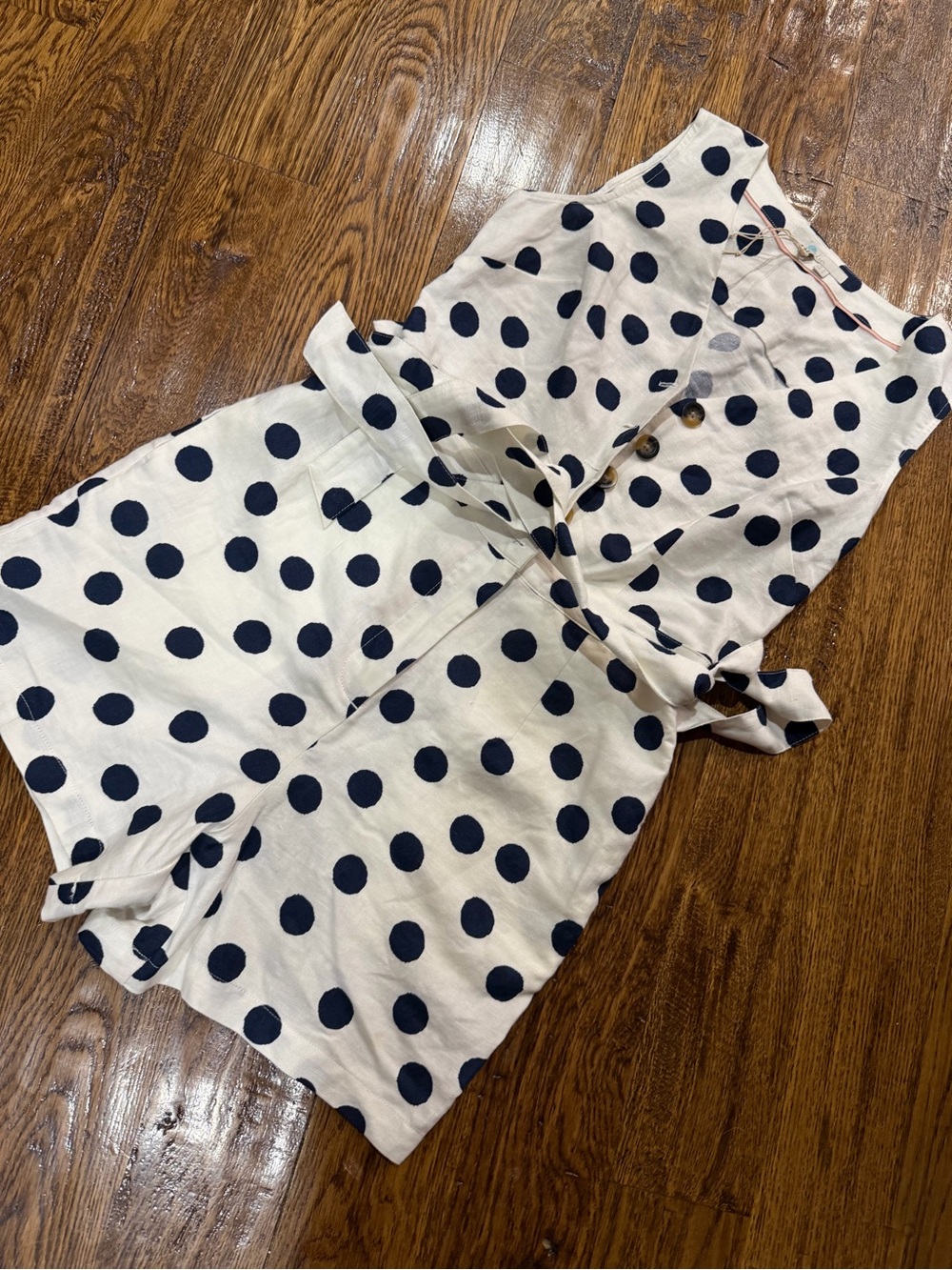 Boden 🆕 ADORABLE Linen/Navy  zip and button Dot Tie-Waist  shorts/Romper - Picture 6 of 8
